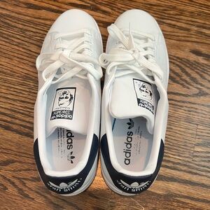 Adidas Stan Smith sneakers worn once. Navy.